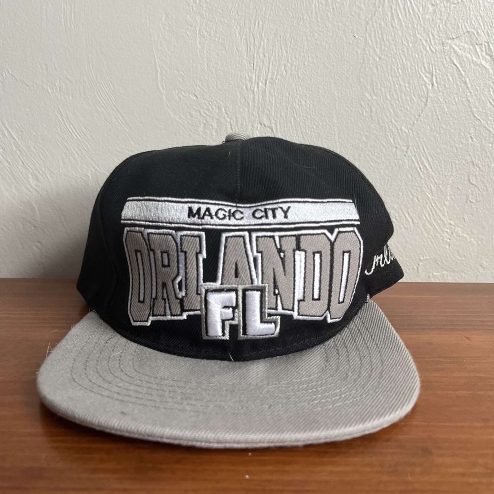 Vintage magic city hat